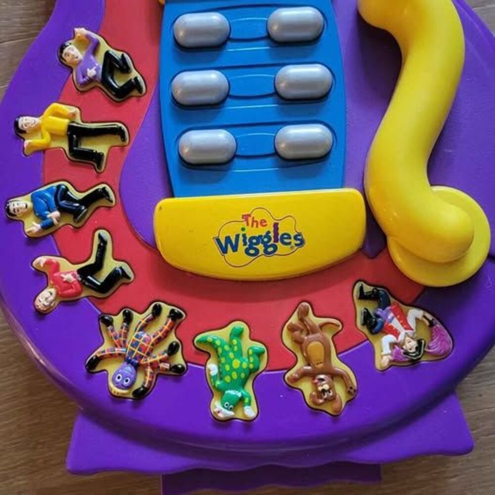 Collectible The Wiggles Musical Guitar Toy 2004 wiggly giggly guitar
